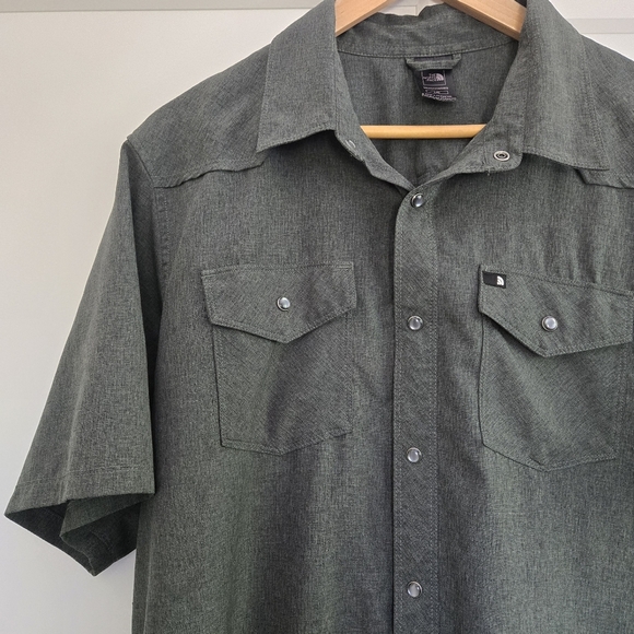 The North Face Men's Grey Button-Up Large Shirt - Picture 1 of 12